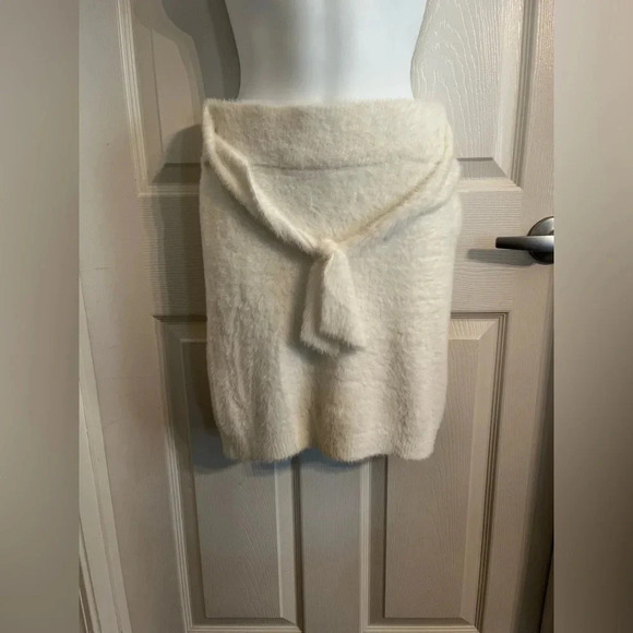 PROMESA Easy Street Fuzzy Knit Waist-Tie
Mini Skirt in a Cream color size M - Picture 9 of 16